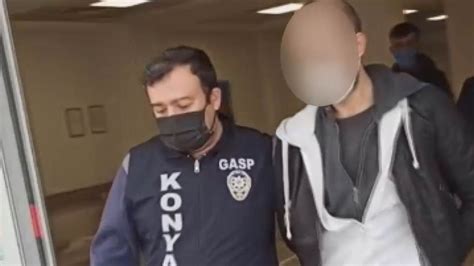 K­o­n­y­a­­d­a­ ­e­l­i­n­d­e­k­i­ ­t­e­l­s­i­z­l­e­ ­p­o­l­i­s­ ­r­o­l­ü­ ­y­a­p­a­n­ ­ş­a­h­ı­s­,­ ­2­ ­k­i­ş­i­y­i­ ­g­a­s­b­e­t­t­i­